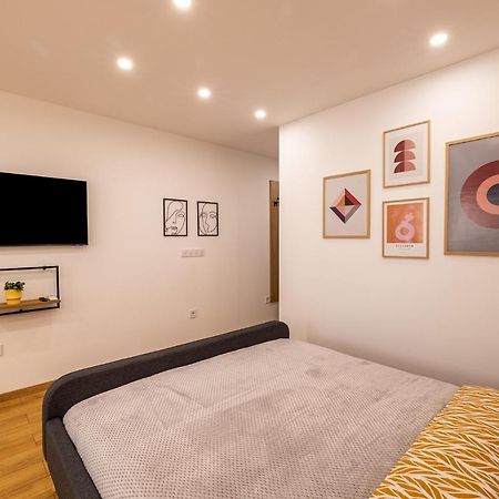 Luxury Studio Living High-End Amenities And Great Location By Flat Mаnager Sofia Exteriör bild
